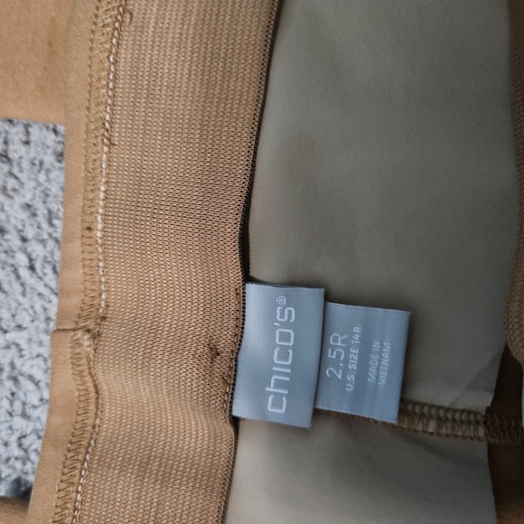 Chico's Tan Juliette Side Vent Pant Sz. 2.5 (14) Like New - Picture 3 of 6